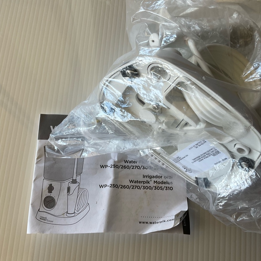 Waterpik Waterflosser in White WP-310W - Picture 4 of 6
